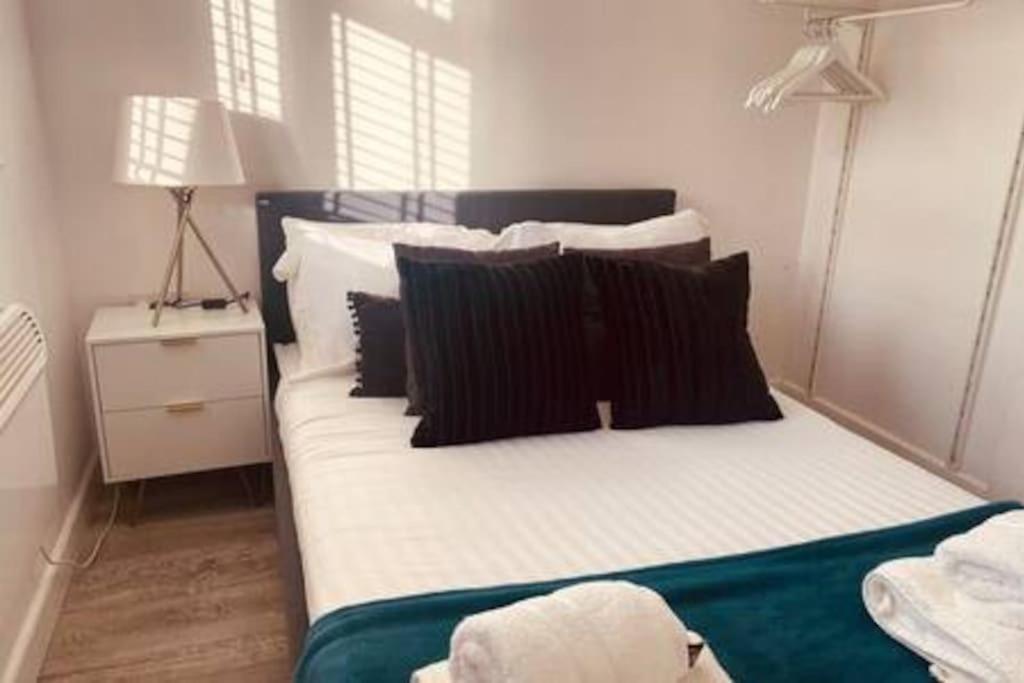 Modern 1 Bed Flat In Hackney With Parking * Londra