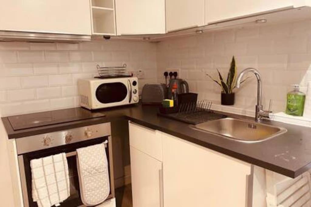 Modern 1 Bed Flat In Hackney With Parking Appartamento Londra