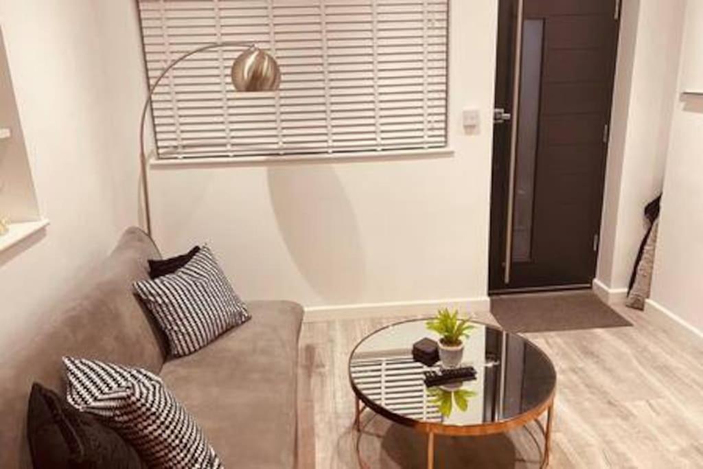 Modern 1 Bed Flat In Hackney With Parking * Londra
